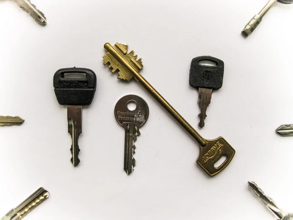 Ключи спб. Дубликат ключей Сергиев Посад. Дубликат ключа для двери. Ключи квартира копии. Ключи для сейфовых замков.