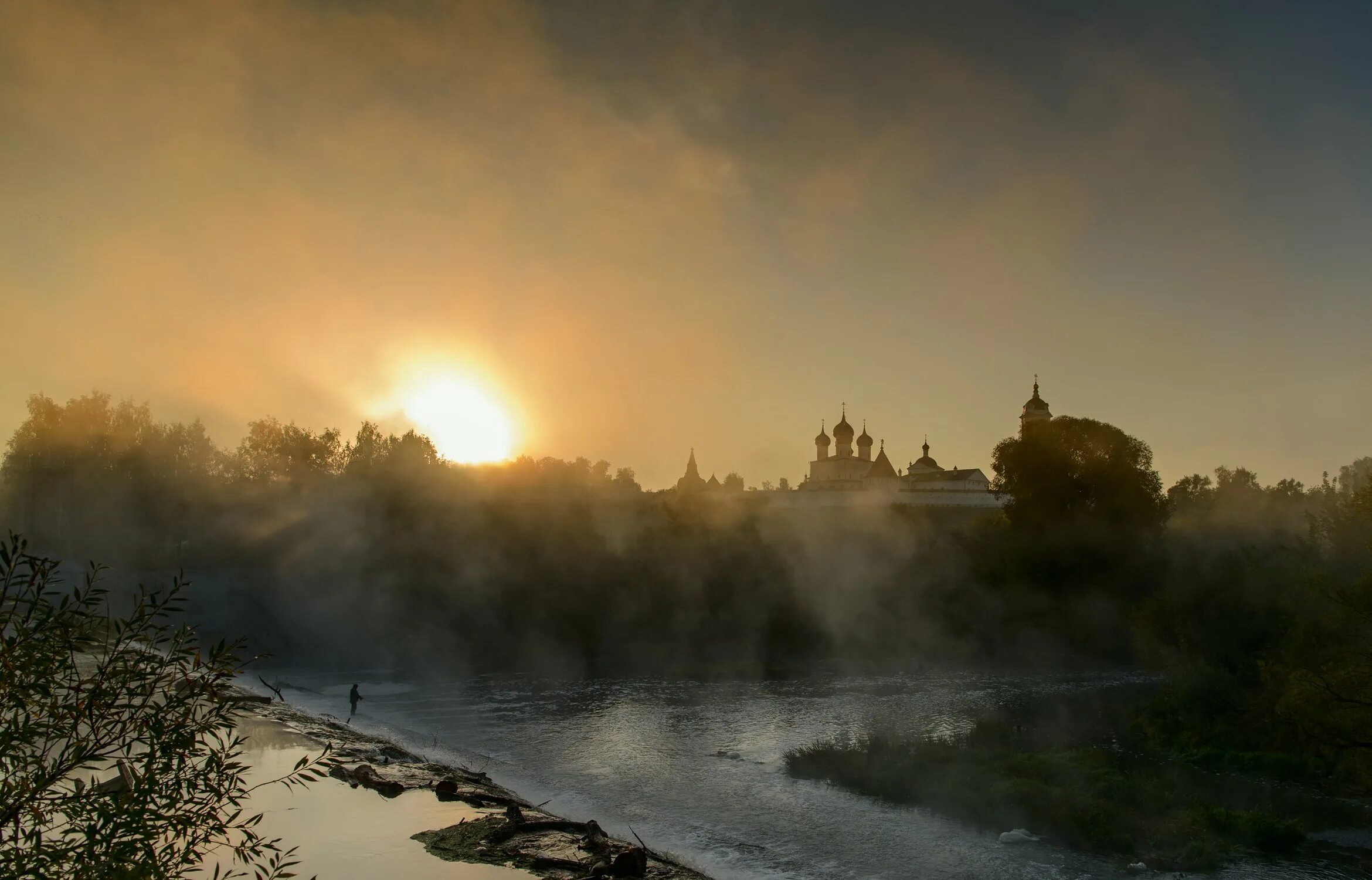Утренний туман в деревне. Раннее туманное утро диктант. Река рассвет туман деревня. Раннее туманное утро диктант. Диктант было раннее туманное утро.