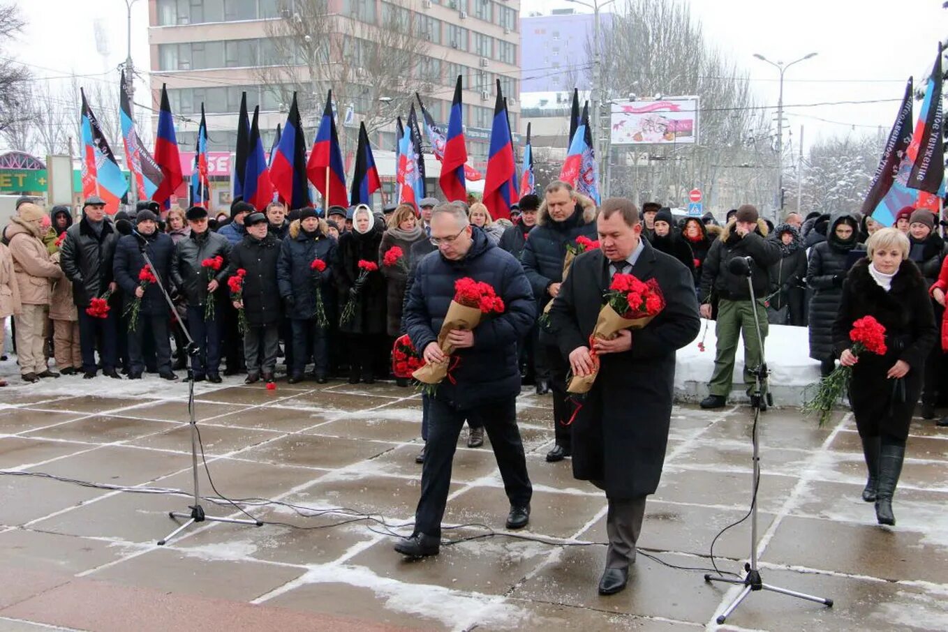 Протесты в донецке 2014. Митинг донецкая народная республика 2014. Донецк март 2014. Провозглашение 7. Митинги на донбассе украины 2014.