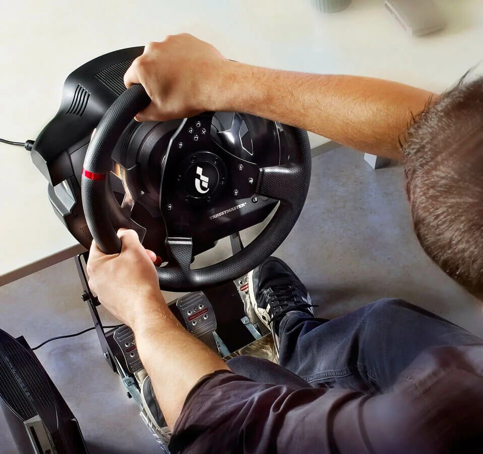 За рулем автомобиля. Управления руль картинка. Ауди управляемая машина с рулем. Женщина за рулем. Будет рулем управлять.