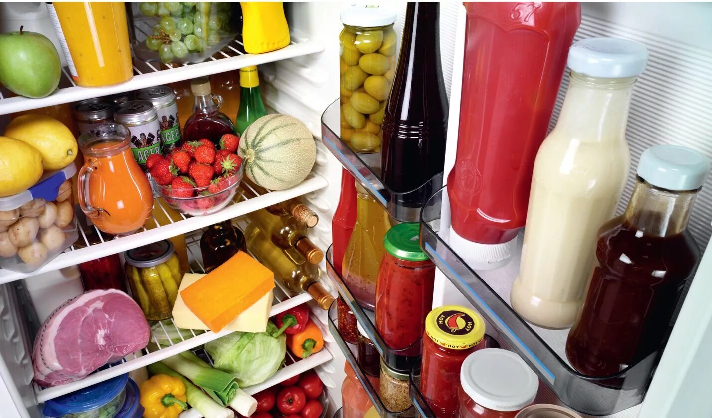 Продукты которые хранятся в холодильнике. Холодильник с продуктами. Продукты в морозилке. Холодильник с едой. Холодильник с продуктами.