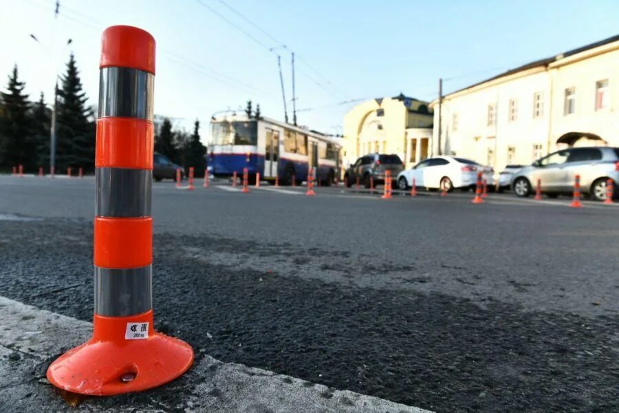 Металлические пешеходные ограждения. Сетка ограждения траншеи. Инвентарные ограждения опасных зон. Столбики безопасности. Бп1и ограждение.