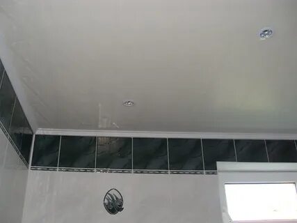 Потолок в ванной панелями видео