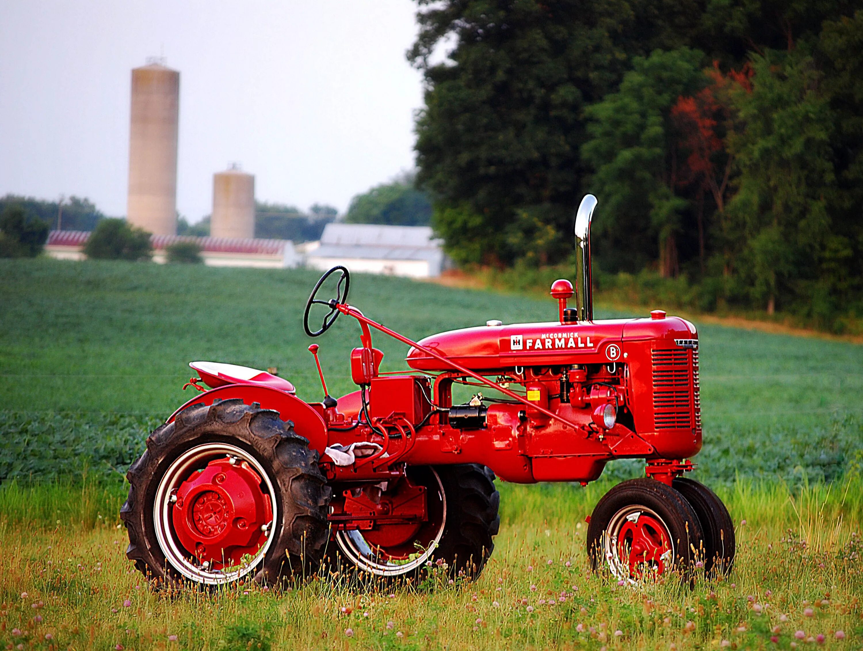 S tractor. Трактор farmall старый. Трактор-трицикл farmall.. International Harvester трехколесный трактор. Т-45 трактор.