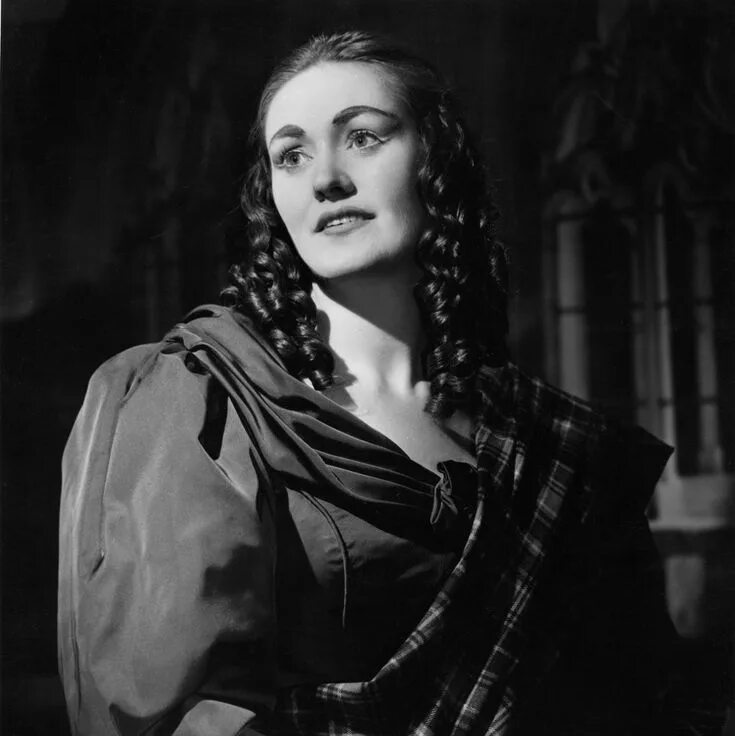 Монтсеррат кабалье в молодости. Монсеррат кабалье семья. Великие сопрано. Меццо-сопрано певицы. Знаменитая итальянская оперная певица.