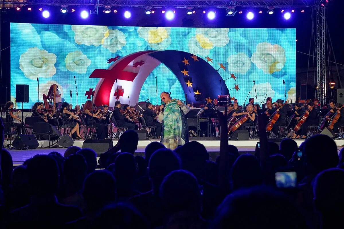 Tbilisi concert hall. Tbilisi concert hall bjork. Эрисиони грузинский. Концерты тбилиси. Гастроли в тбилиси.