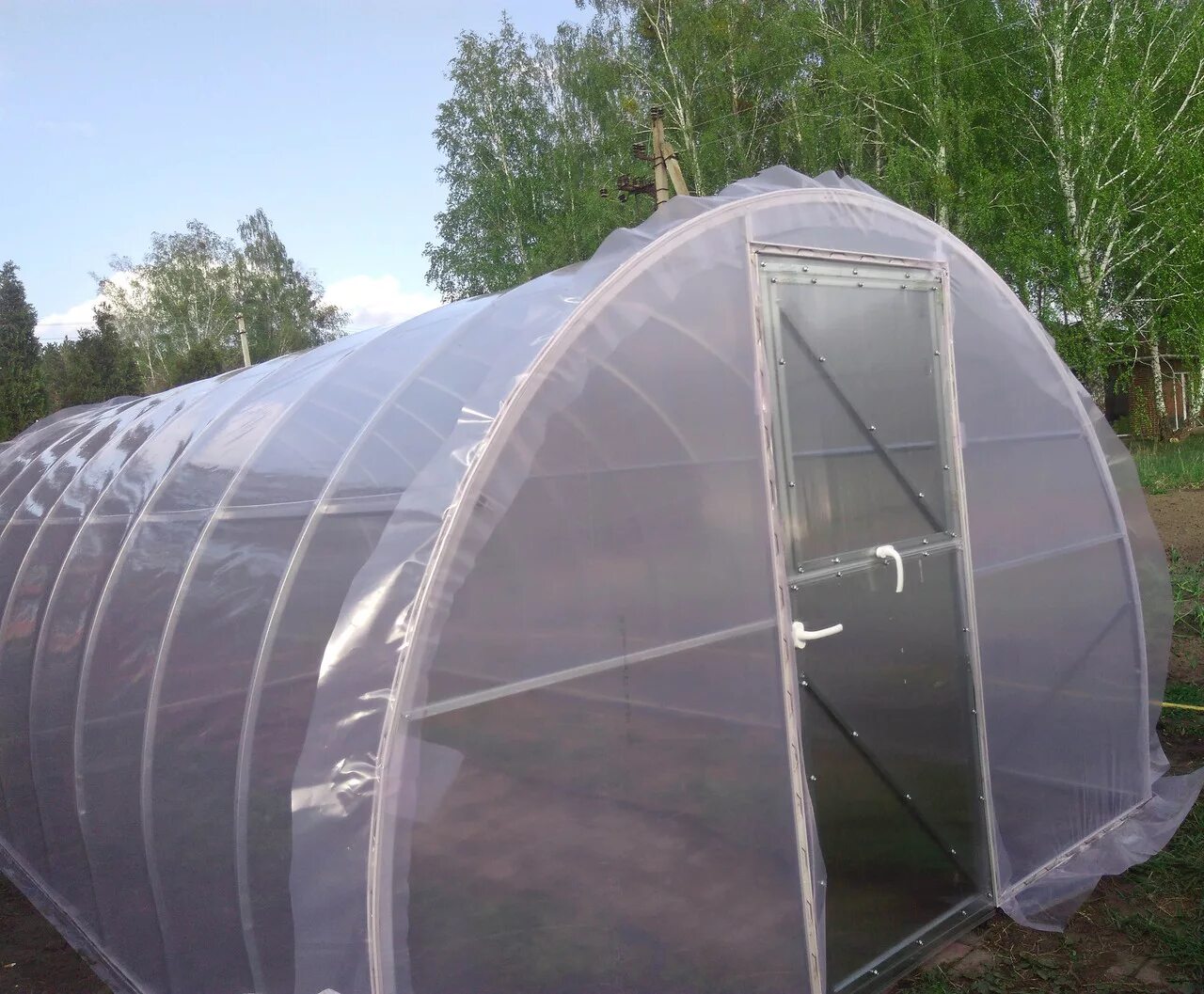 Пленочная теплица. Пленочная теплица. Арочные теплицы пленка. Арочные теплицы пленка. Арочная пленочная теплица.