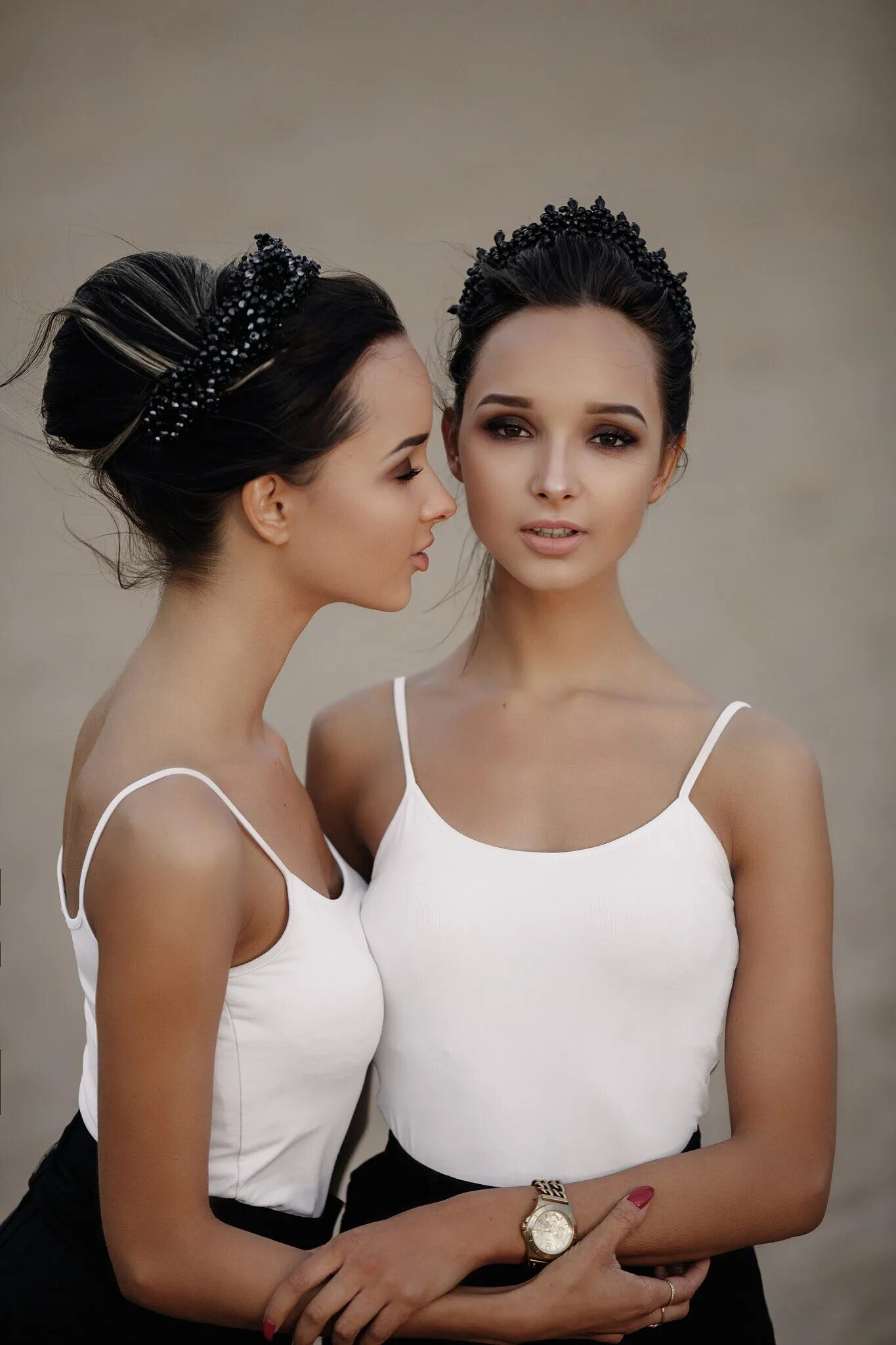 Близняшки аделина и алина. Близняшки казань аделя. Близняшки аделя и алина. Казанские близняшки аделина и алина. Фатхеева алина и аделина.