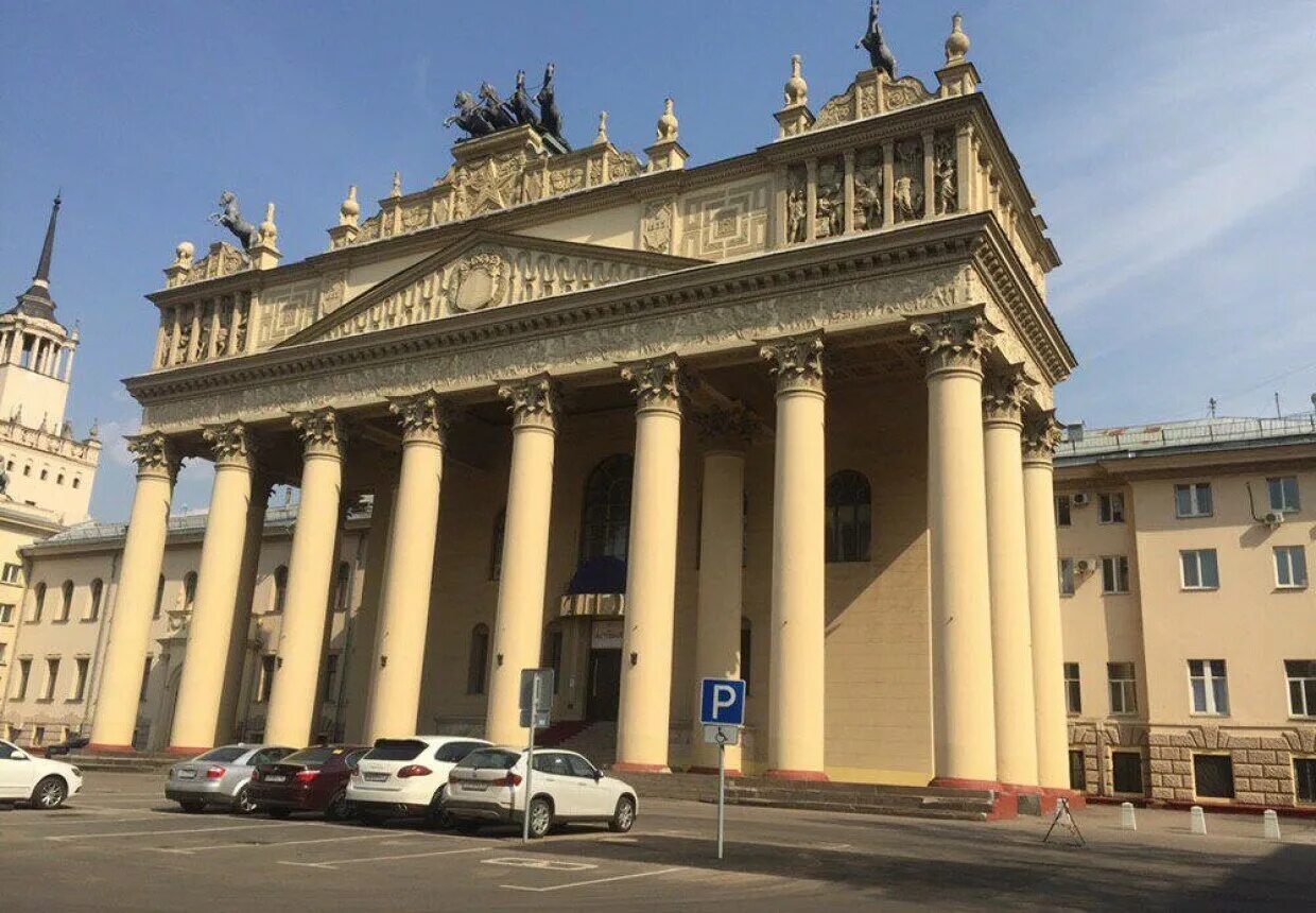 Здание ипподрома. Московский ипподром жолтовский. ипподром в москве архитектор жолтовский. московский ипподром жолтовский 19 век. здание московского ипподрома жолтовский.