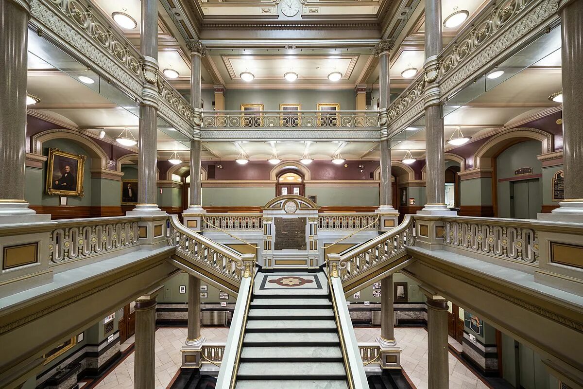 Сити холл от первого лица. President Сити Холл. Providence City Hall. City Hall Interior. Холл мэрии.