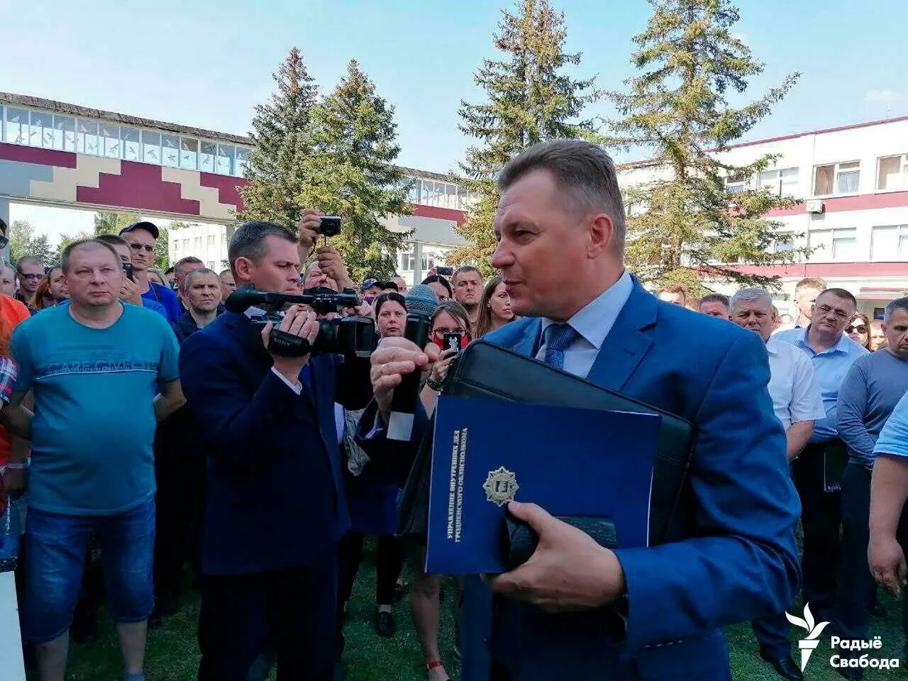 S13 гродно. Гродно глухих школа 2016 выпуск. С 13 гродно новости последние с13. Мчс спасает детей. Телеканал гродно плюс.