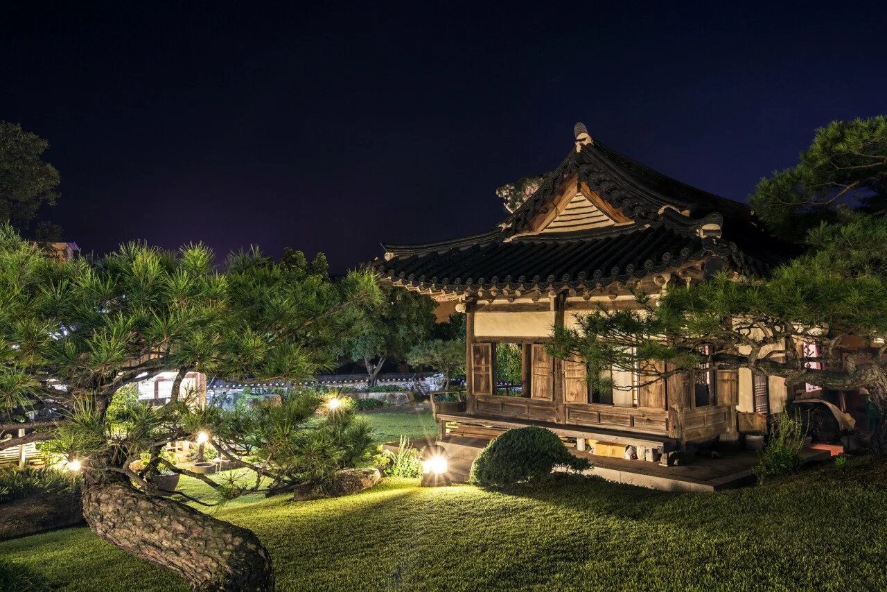 Корея дома отзывы. Южная Корея Ханок. Традиционный корейский дом Ханок. Корейская архитектура Ханок. Ханок дом в Корее.