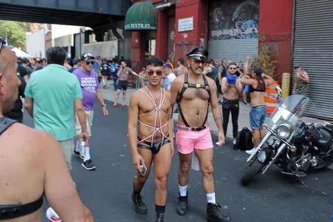 File:We wear pink - Folsom Street Fair 2018.jpg - Wikimedia Commons