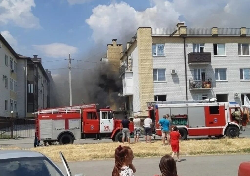 Что творится в таганроге. Таганрог 2022. Взрыв в Таганроге 14 июля. Пожар в Таганроге 04,07. Пожар в жилом многоквартирном доме.