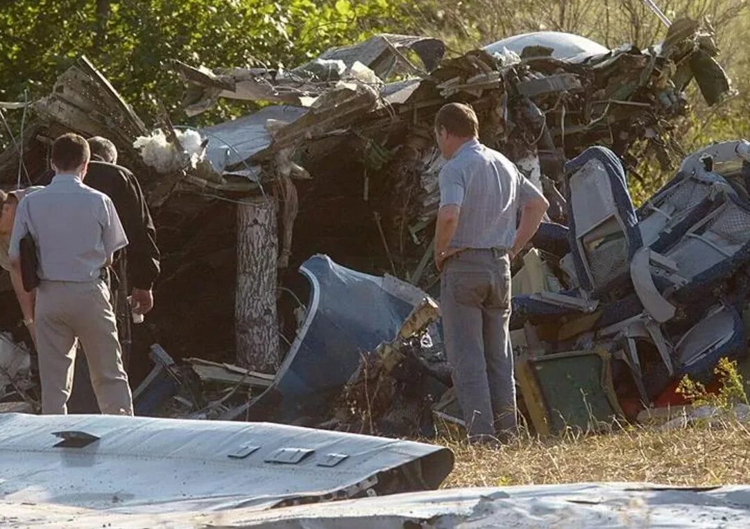 Ужасные события произошедшие в. Теракт 24 августа 2004 самолет ту-134. 24 Августа 2004 года взрывы самолётов ту-154 и ту-134. Взрывы на самолётах 24 августа 2004. 24 Августа 2004 года взорвались два пассажирских самолета.