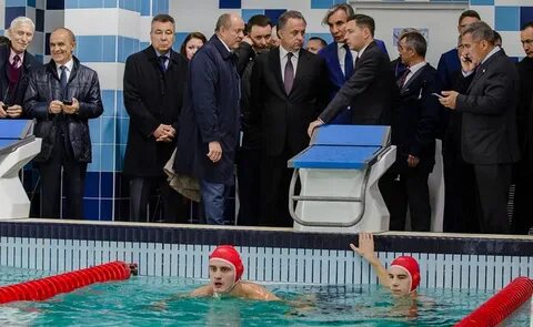 Где открыли бассейны