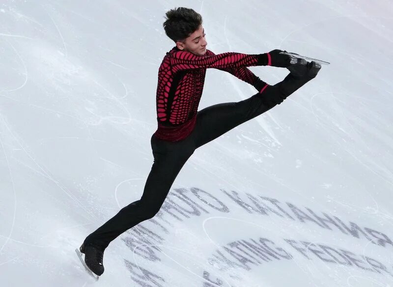 Шома уно болеро. Фигуристы мужчины одиночники. Фигурист одиночник. Коляда фигурное катание. Юдзуру ханю костюмы.