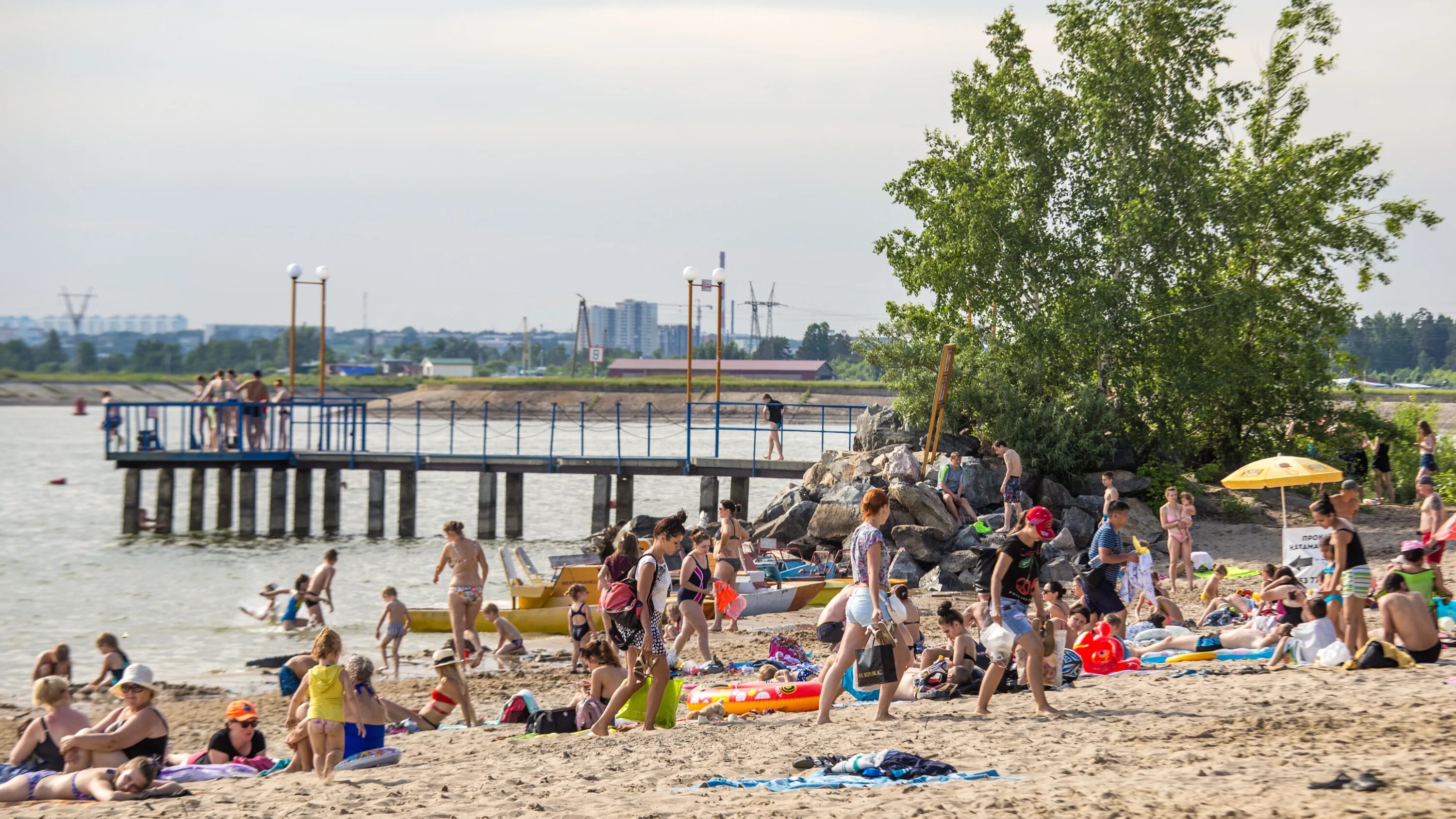 Каким будет лето в новосибирске. Новосибирск Обское море пляж. Городской пляж Новосибирск Обское море. Пляжи Новосибирска 2022. Бугринский пляж Новосибирск 2022.