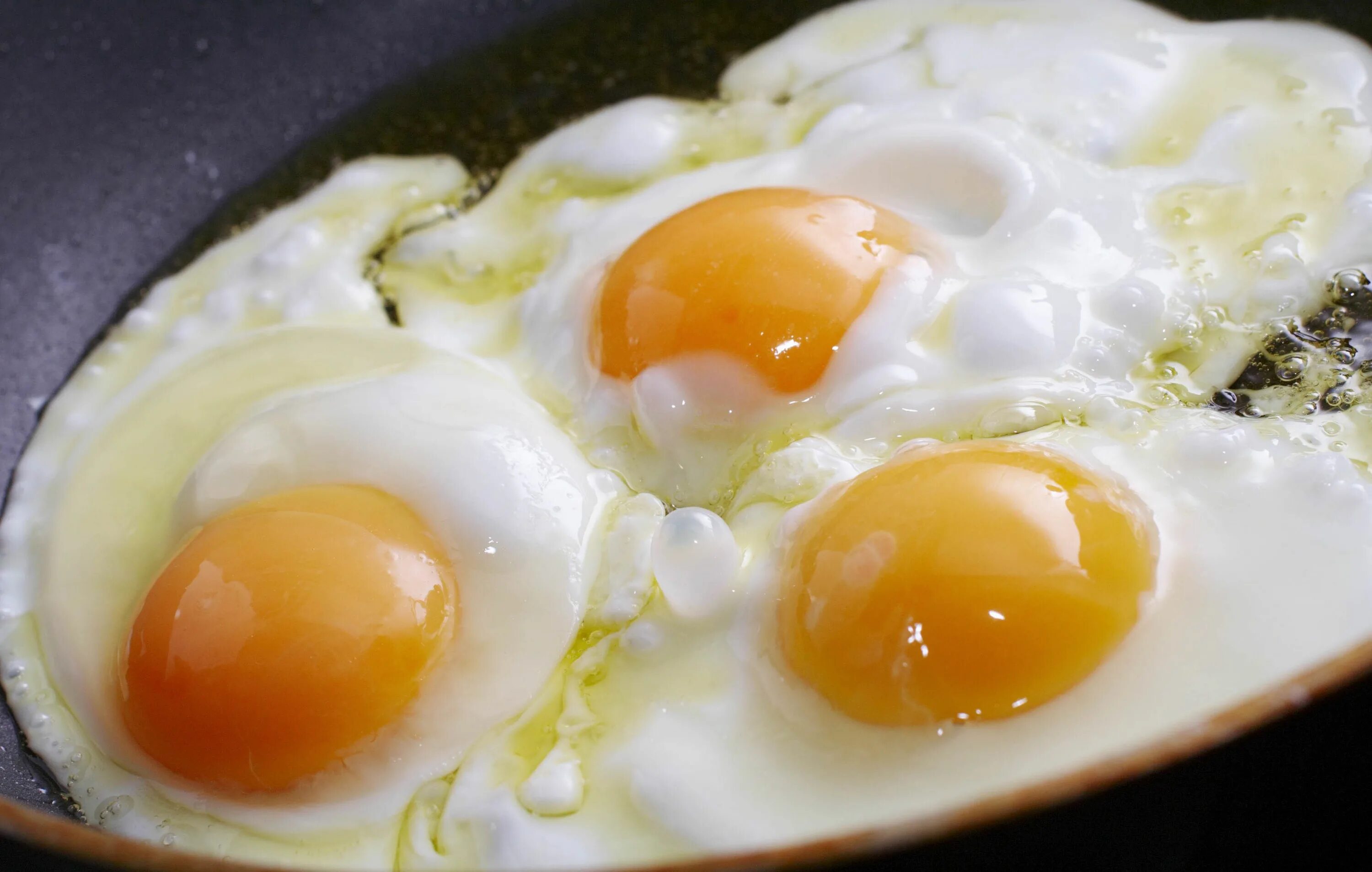 Cooked egg. Яичница. Яичница глазунья. Яйца готовые. Жареные яйца.
