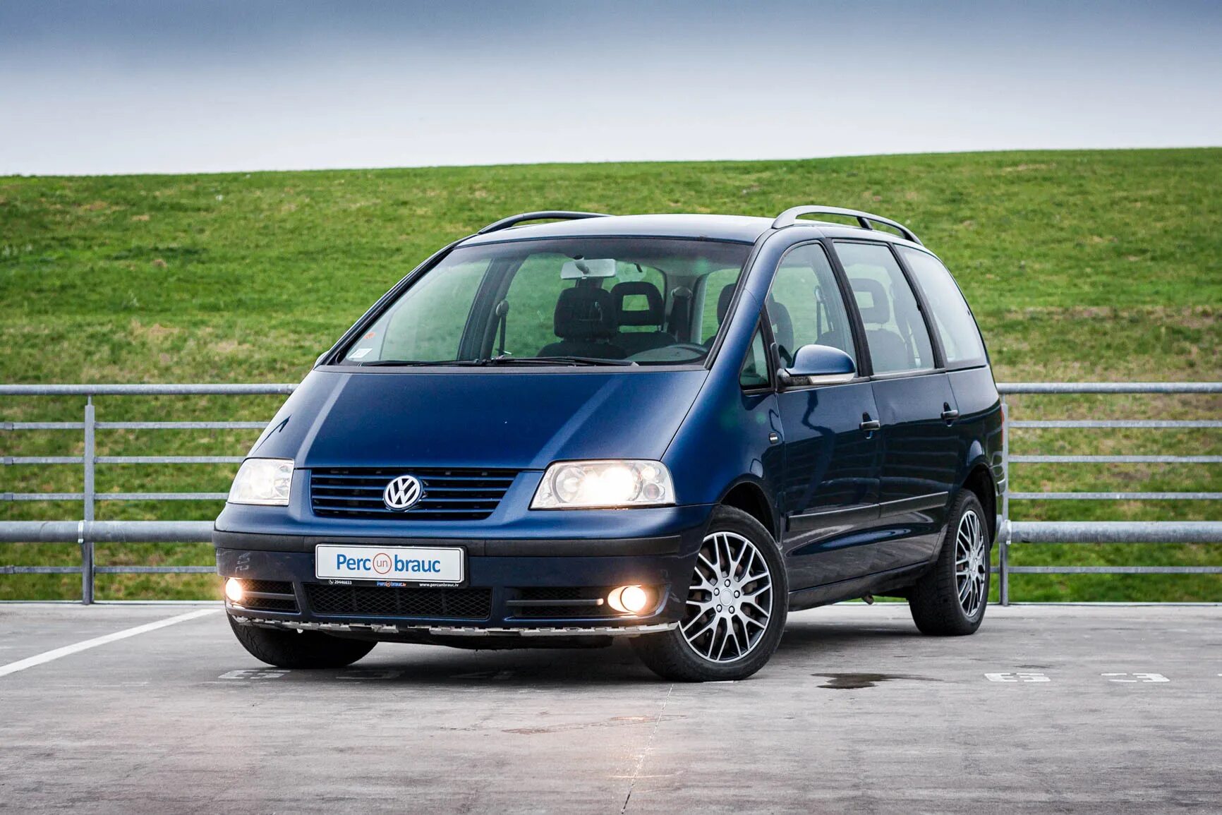 Volkswagen sharan 1 и 9 tdi. Фольксваген Шаран 1 поколение. Фольксваген Шаран 3 поколения. Минивэн Фольксваген Шаран. Volkswagen Sharan 2010 года.