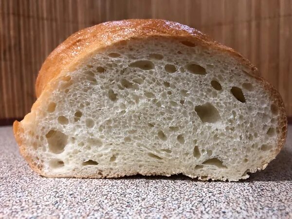 Хлеб крошится. Хлеб крошится. Коломенская буханка хлеба 400г. Мякиш хлеба. Хлеб в разрезе.