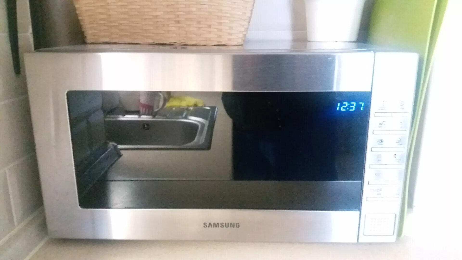 Микроволновая печь samsung me88sut bw. Микроволновая печь с грилем samsung ge88sut/bw silver/black. Samsung ge88sut. Микроволновая печь samsung me88sut/bw серебристый. Микроволновая печь samsung ge88sstr.