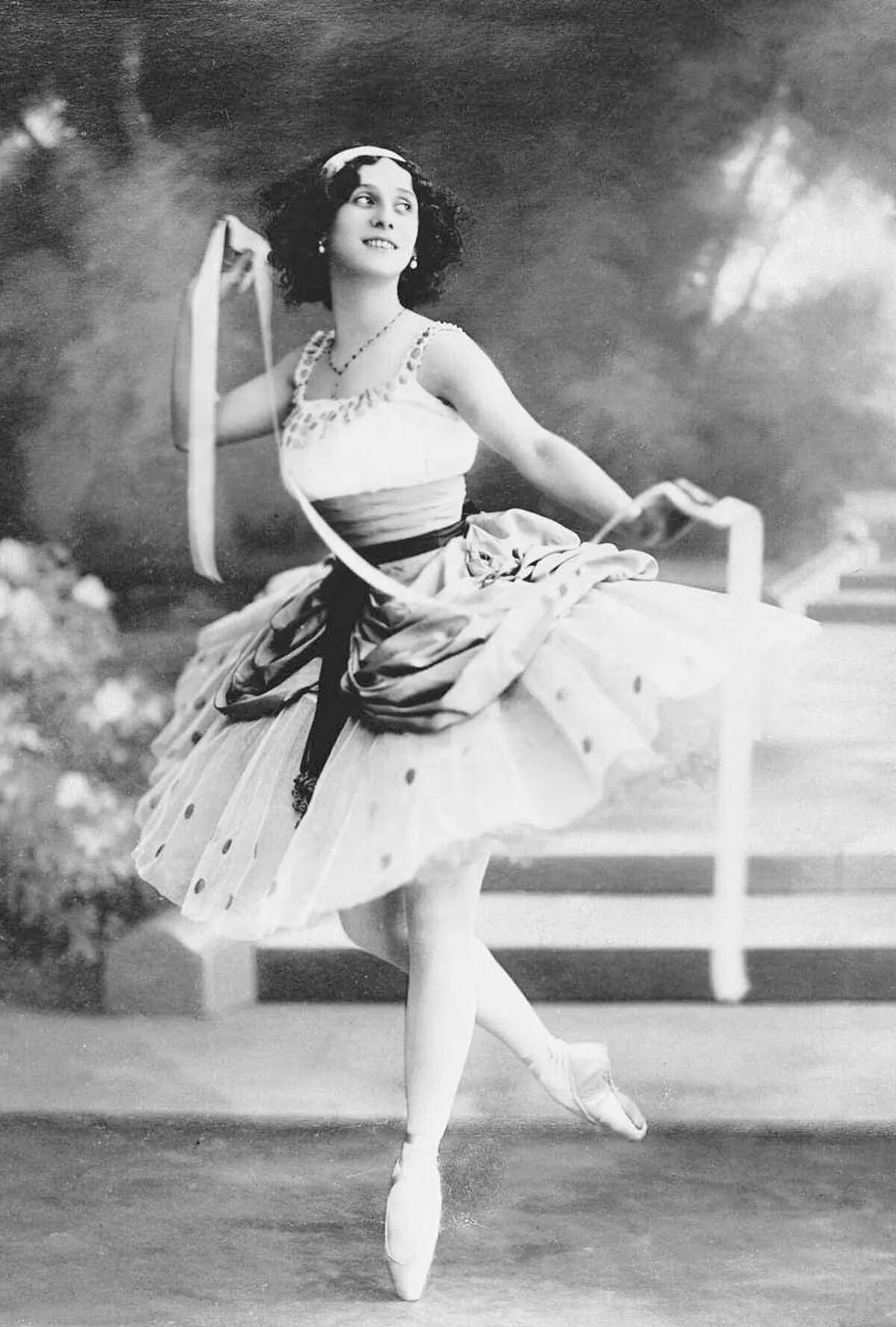 The Russian ballerina Anna Pavlova 1881 1931 in a scene from A Adan s ballet Gis