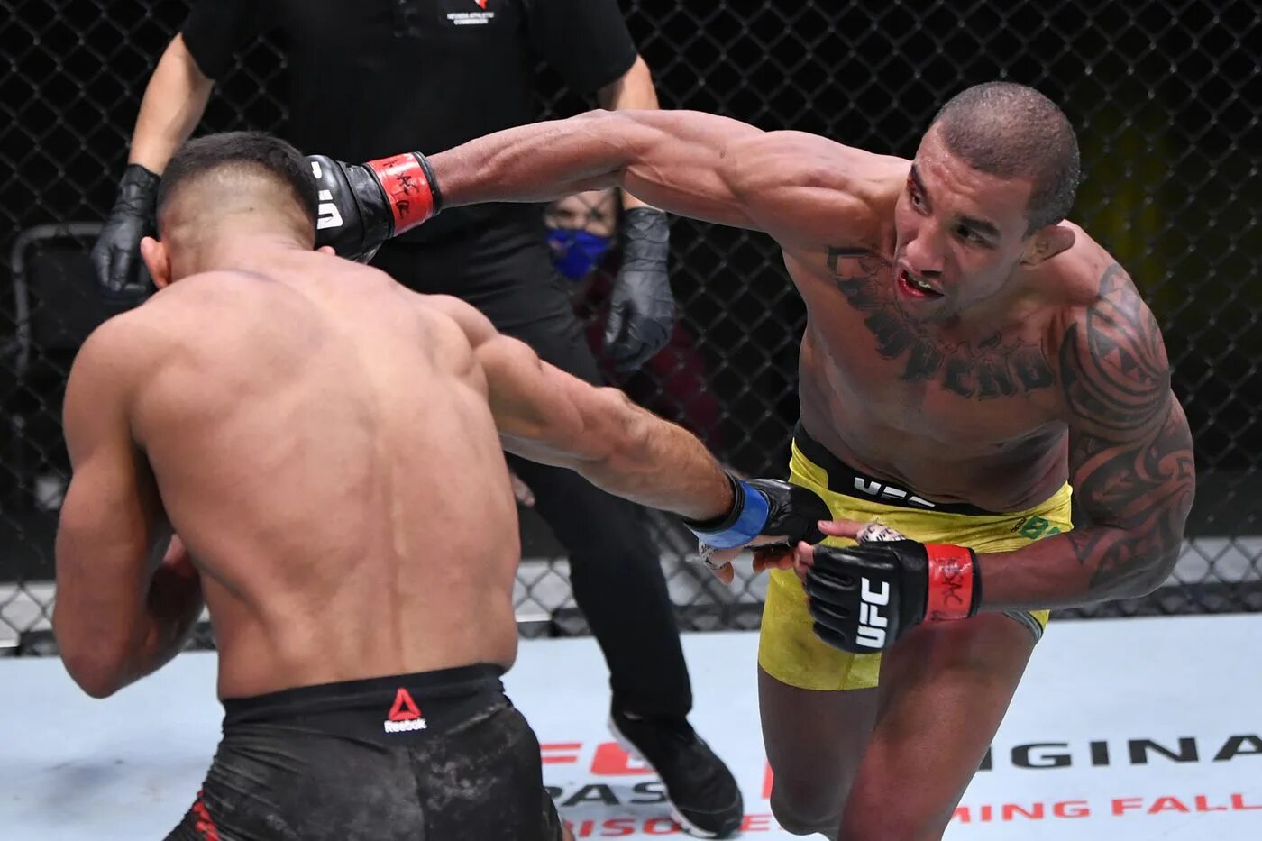 Этот спортсмен имеет рекорд в мма