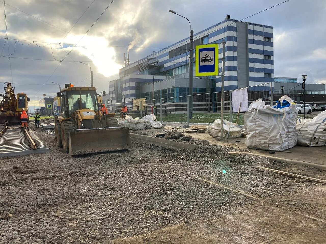 трамвай 27 маршрут. трамвай 55 санкт-петербург. 55 трамвай в питере. трамвай 71 134. ремонт трамвайных путей на стачек.