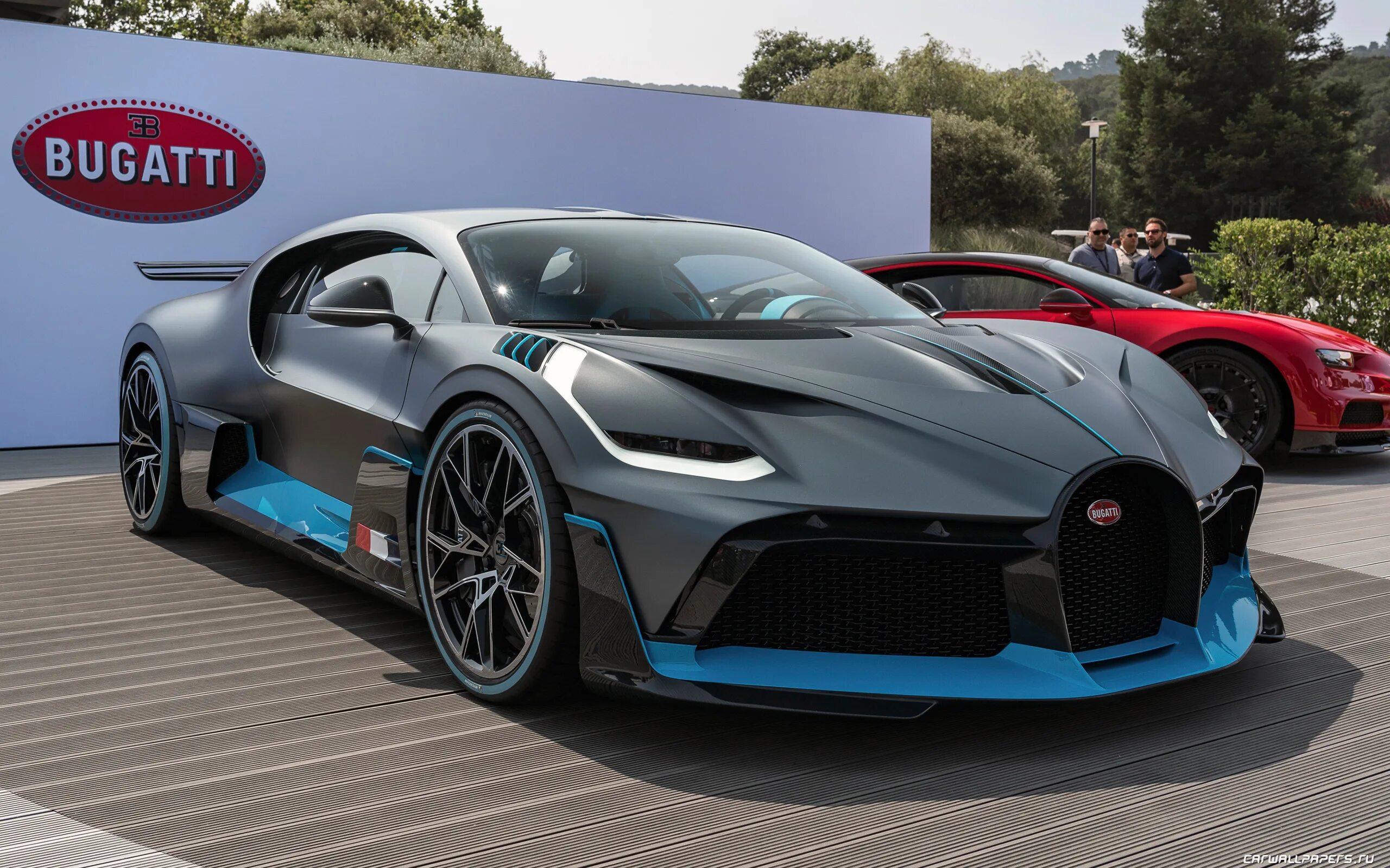 Новый Бугатти Divo 2019. Бугатти ЧИРОН диво. Гиперкар Бугатти. Bugatti Divo автомобили Bugatti. Новая bugatti