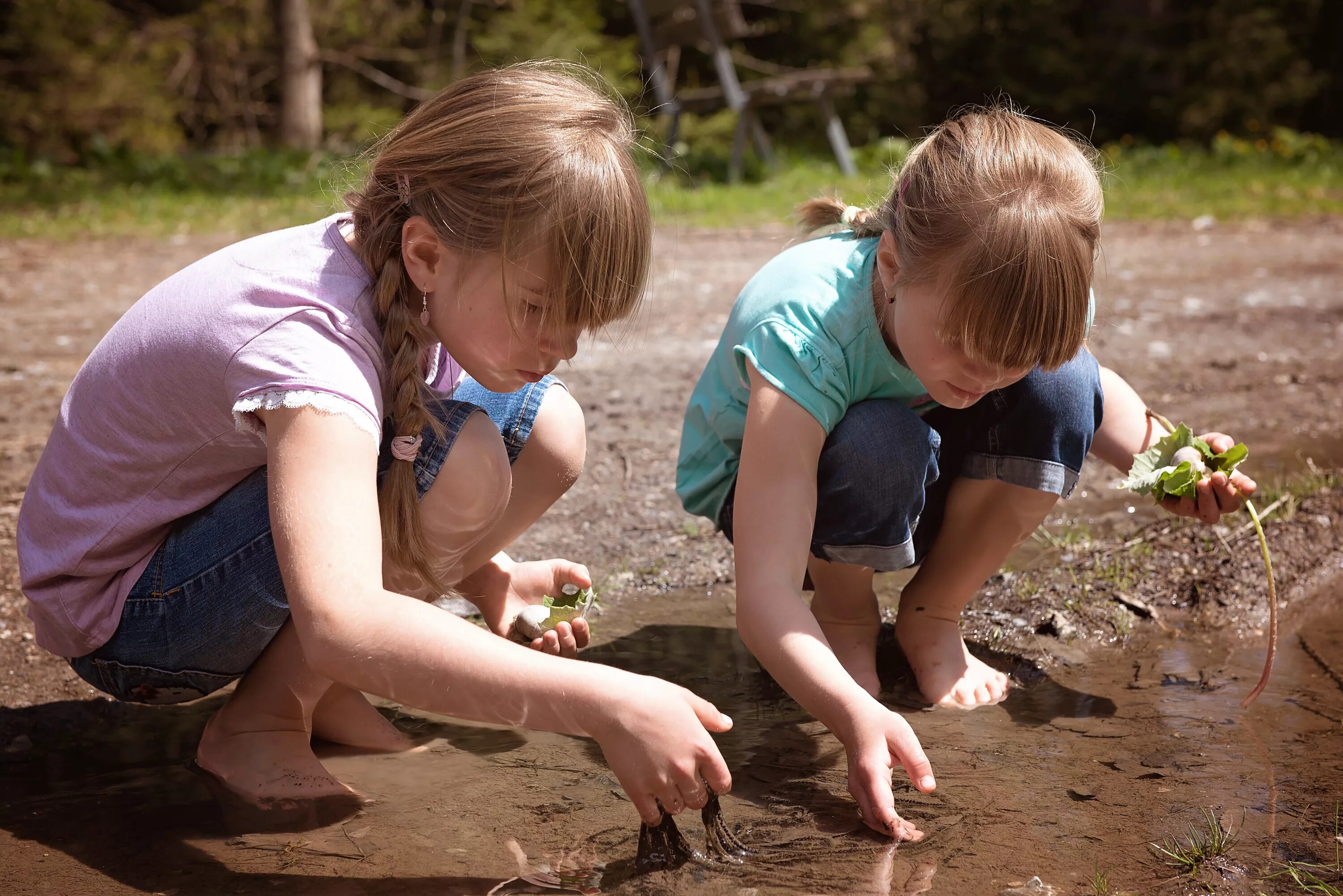 Child nature. Ребенок познает мир природы. Дети изучают природу. Изучение природы. Дети исследуют природу.