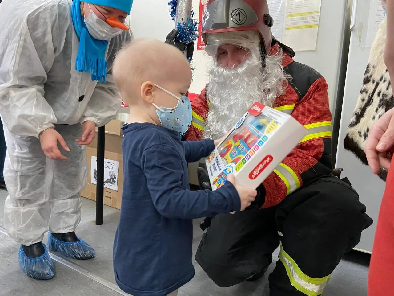 С новым годом пожарные. Пожарная техника. Моряки спасатели. Пожарный водитель. Профессия спасатель.