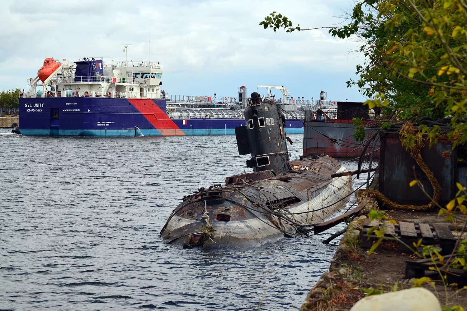 Подводная лодка ВМФ Украины Запорожье. Субмарина "Запорожье" проекта 641. Подводная лодка Украины приварена к пирсу. Подводная лодка Запорожье приварена к пирсу. Потопили флот украины