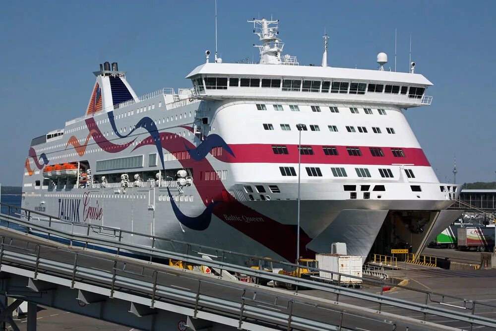 Паром обзор. Обои на айфон со шведским паромом. Паром балтик квин фото. Сильвия лайн паром. Паром стокгольм хельсинки silja symphony.