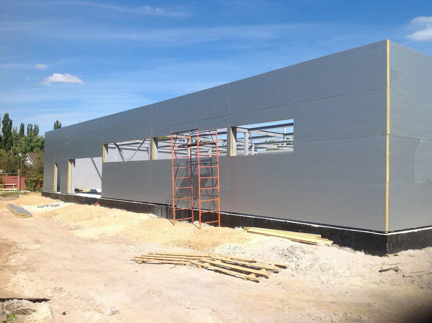 Построить здание панелями. Кафе straw bale. Производственные здания из сэндвич панелей. Ангар из сэндвич панелей 8х12. Ангар 30х15 сэндвич панели север.
