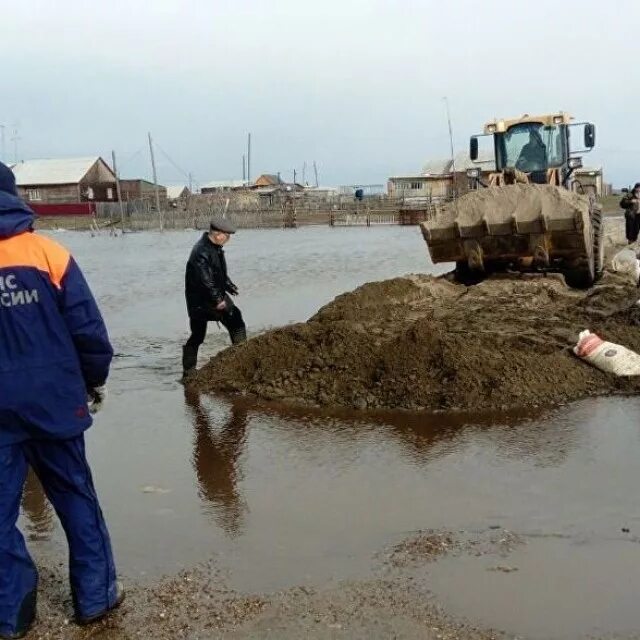 Какие выплаты пострадавшим от наводнения. Якутск 2001 наводнение. Паводок в Якутии 2001. Наводнение в Якутии 1998. Якутия май 2001 наводнение.