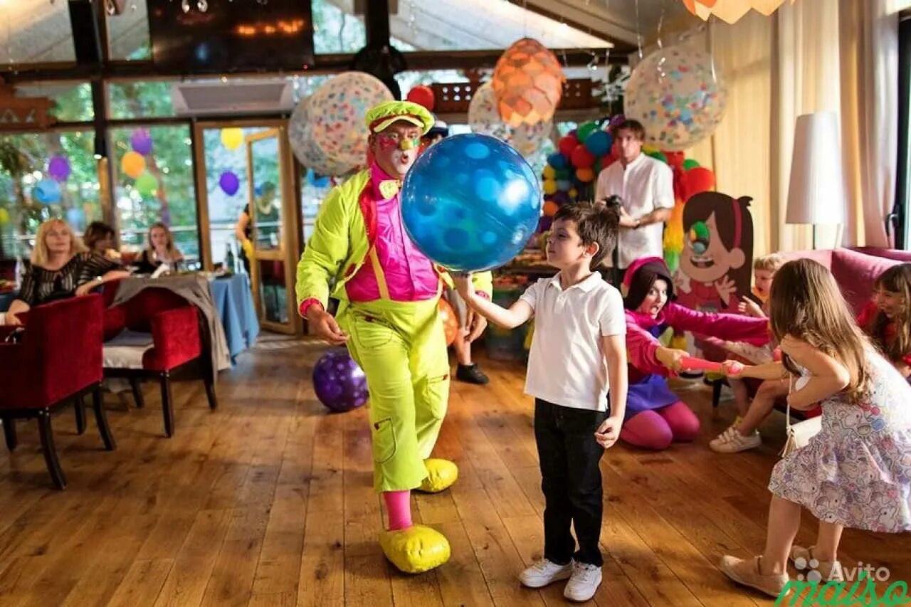 Клоун на детском празднике. Аниматор на 3 года для мальчика. Фиксики нолик аниматор. Аниматоры фиксики. Апельсин тула аниматоры.