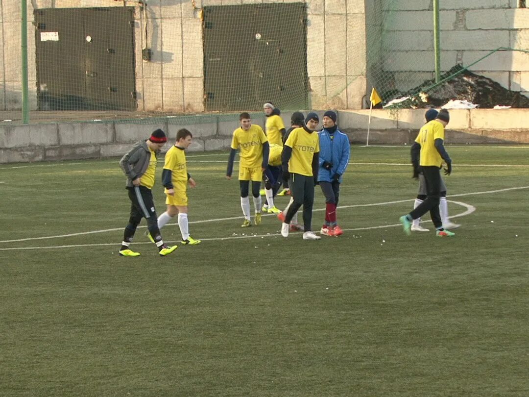 Фк тотем красноярск. Футб клуб тотем. Тотем красноярск футбол спортивный комплекс. Кировская команда по футболу. Клуб тотем красноярск.