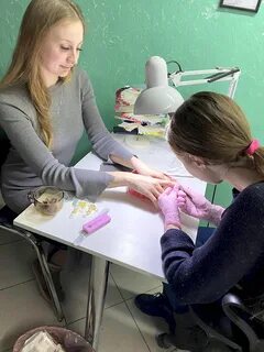 Учиться на маникюр