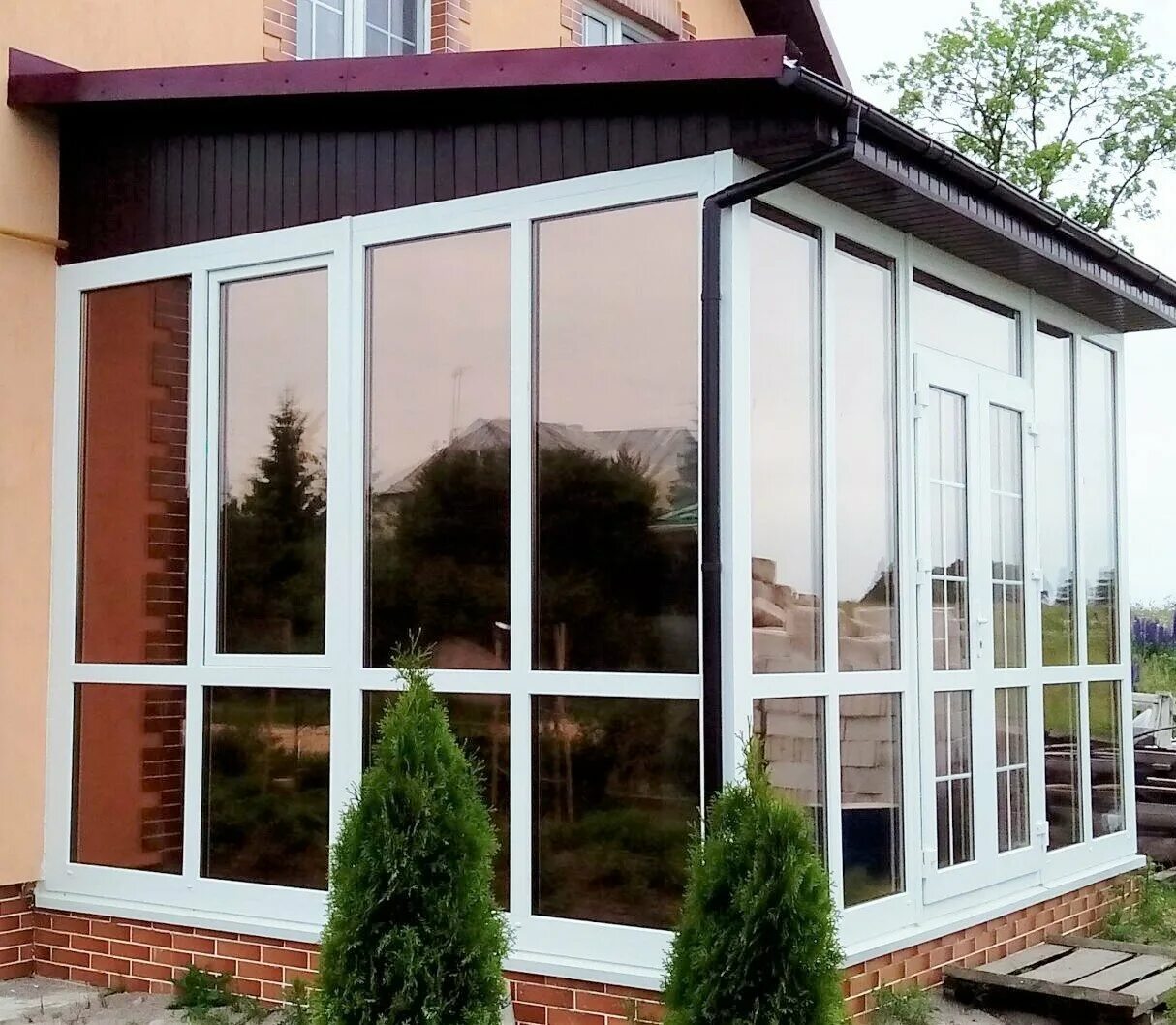 алютех 100 остекление террасы. рехау для террасы остекление. зимний сад из алюминиевого профиля. остекление террас сиал. безрамное остекление веранды.