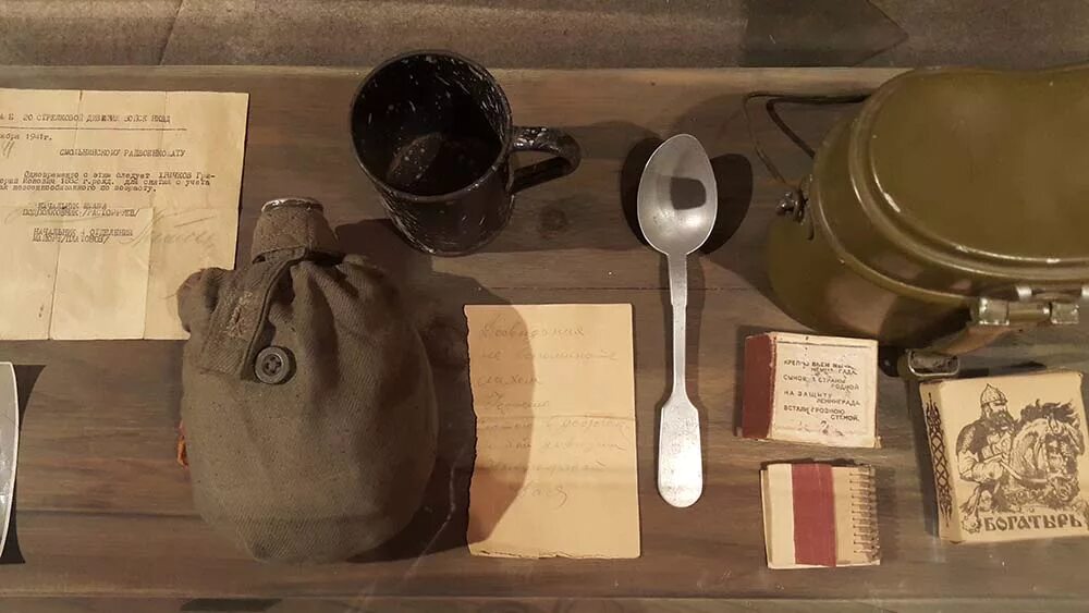 Документы по блокаде ленинграда. Блокадный ленинград презентация. День снятия блокады ленинграда хлеб. Атрибуты блокады ленинграда. Фон для презентации блокада ленинграда.