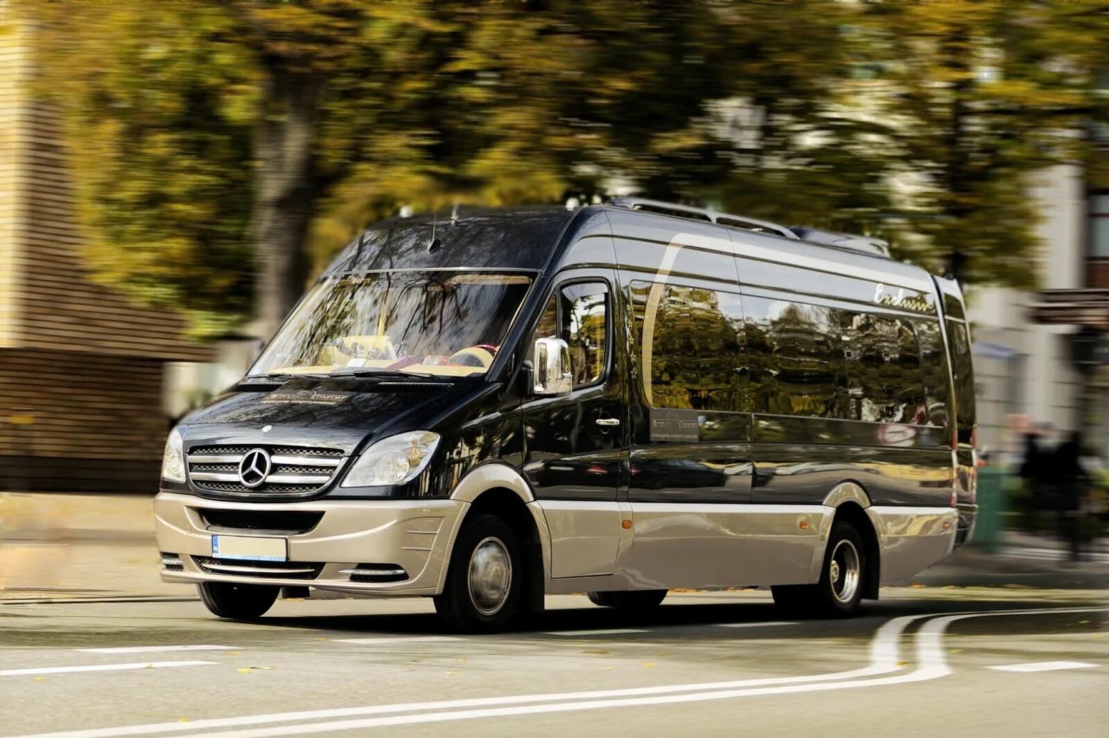 Купить автобус мерседес спринтер motors ru. Mercedes-Benz Sprinter. Мерседес Спринтер VIP. Мерседес 11 местный Спринтер. Мерседес Спринтер пассажирский вип.