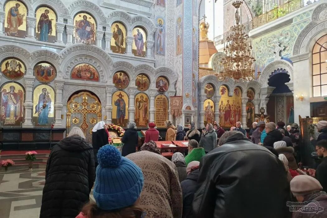 Поддержка храмов. Помощь храму. Матрона в Екатеринбурге. Мощи Матроны Московской в Екатеринбурге. Храм на крови Екатеринбург Матрона Московская очередь.