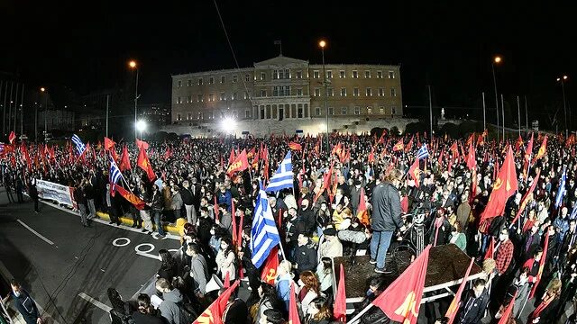 Казахстан против греции. Митинги в Греции. Протесты в Греции. Протесты в Греции 2022. Митинг в Греции против НАТО.
