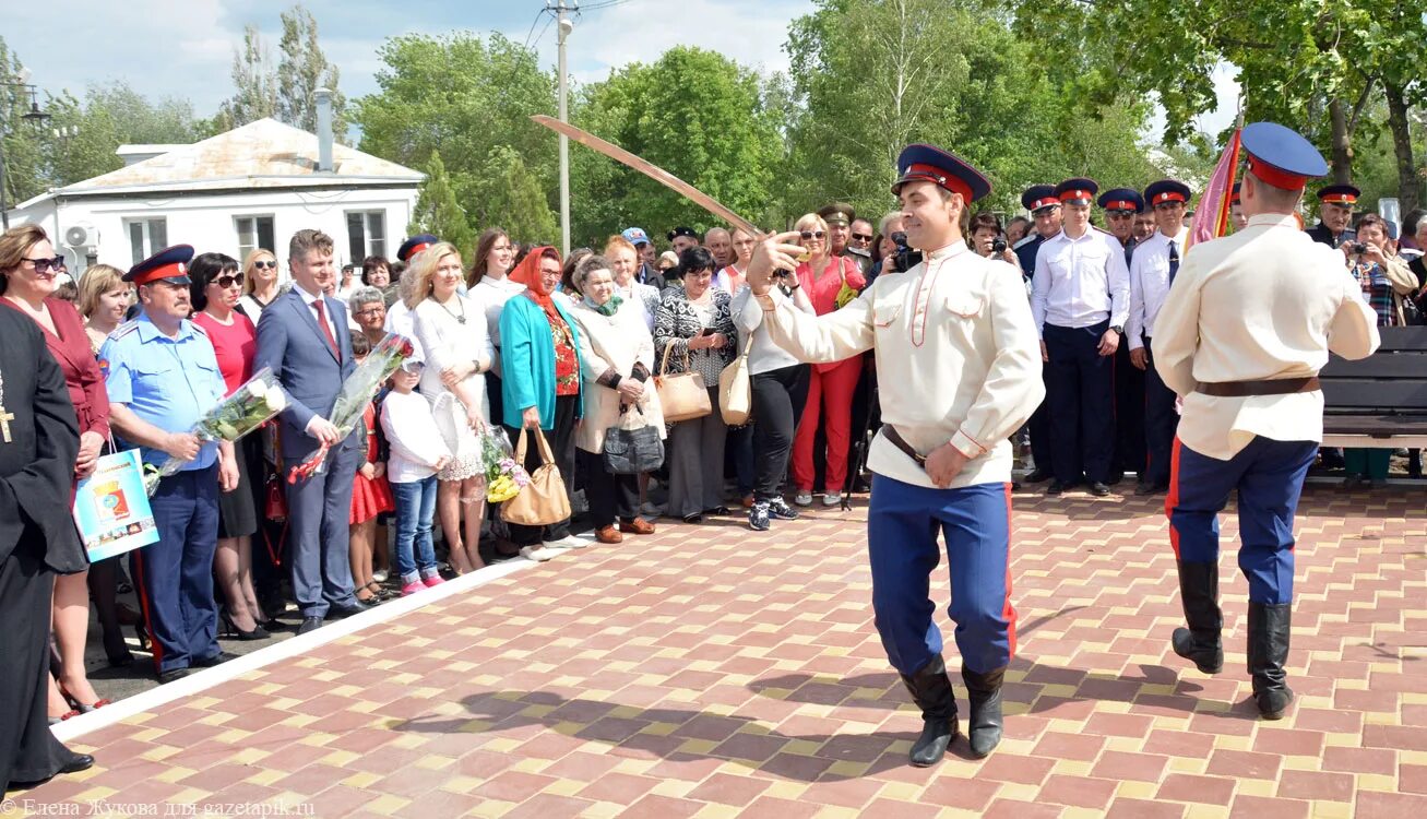 Донецк ростовская область день города. Юид город донецк посёлок гундоровка. 2018 год гундоровка ростовская область концерт. митинги в гундоровке.