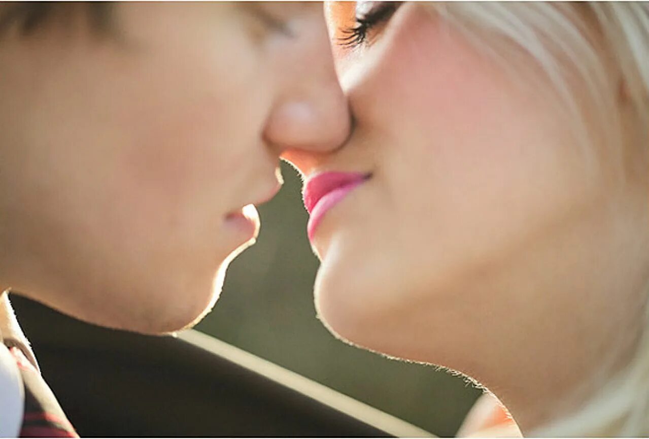 Красивое видео целующихся. Поцелуй. Французский поцелуй. Французский поцелуй картинки. Французский поцелуй видео.