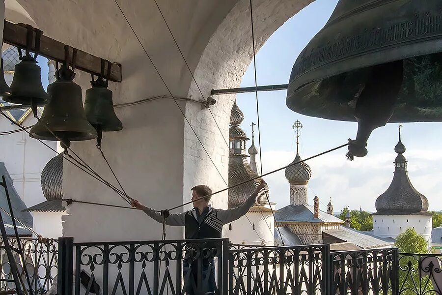 Всю дорогу звон. Звонница Успенского собора Ростовского Кремля. Колокола звонница Успенского собора Ростовского Кремля. Колокольня Ростовского Кремля. Звонница Успенского собора Ростов.