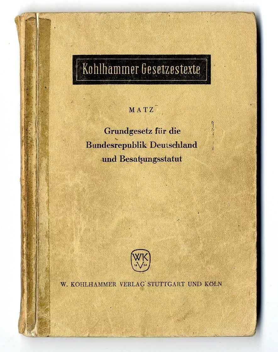Конституция фрг 1949. Сравнение конституции рф и германии. Основной закон федеративной республики германии. Основной закон государства фрг. Федеральные законы германии.