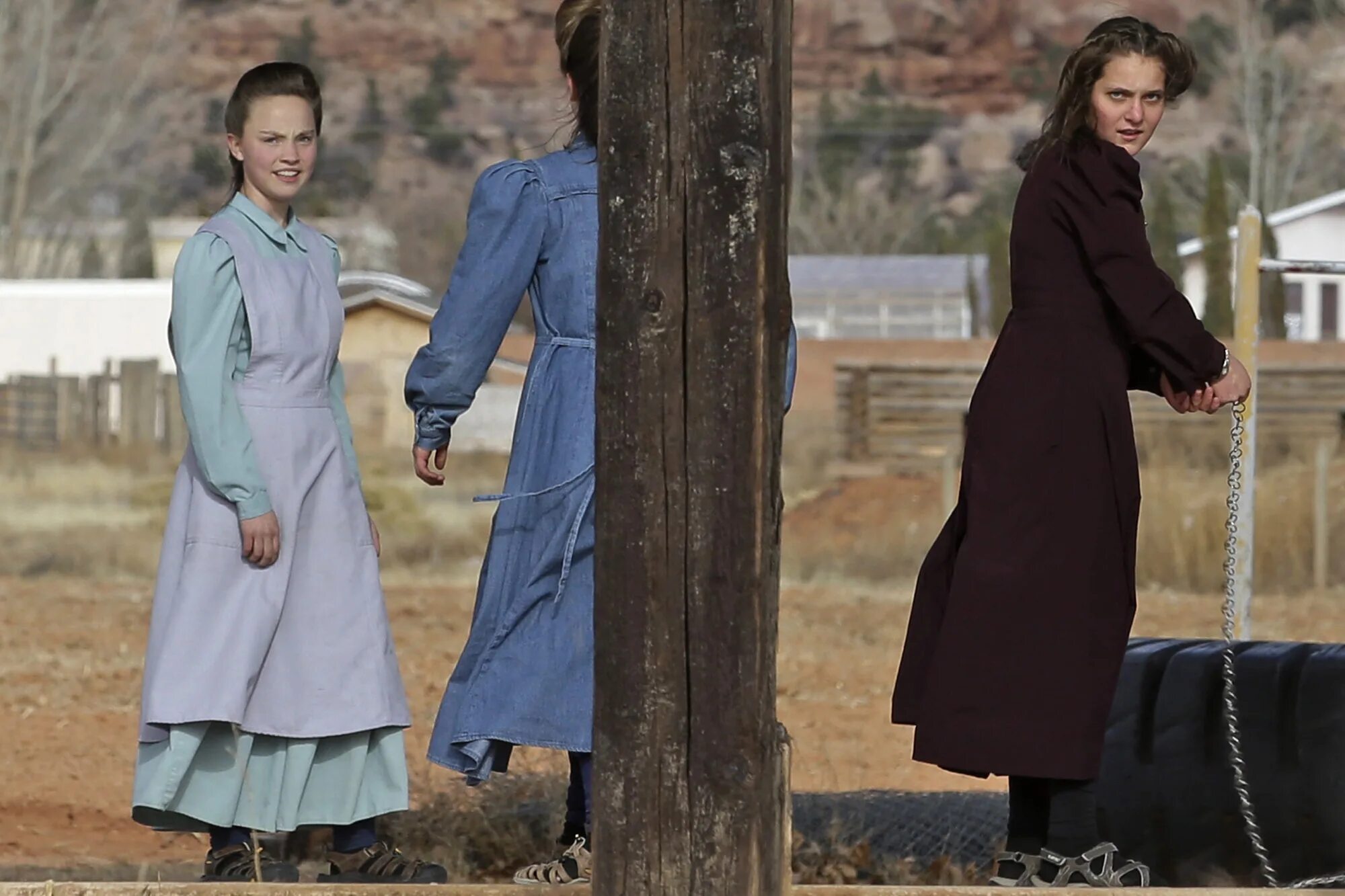 Sister towns. Колорадо Сити мормоны. Мормонское платье. Мормоны женщины.