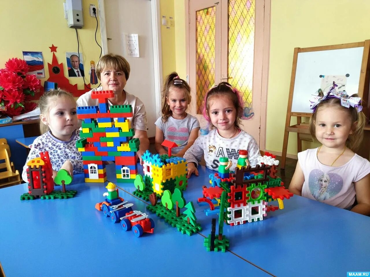 Конструирование микрорайон города в подготовительной группе. Конструирование домов из конструктора. Конструирование улицы нашего города в подготовительной группе. Конструируем дома и в детском саду. Конструирование в средней группе.